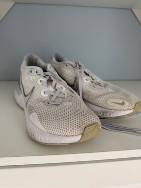 Nike Light Gray Mesh Athletic Sneakers